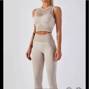NWT! ASTORIA size M Apex leggings and top athletic set